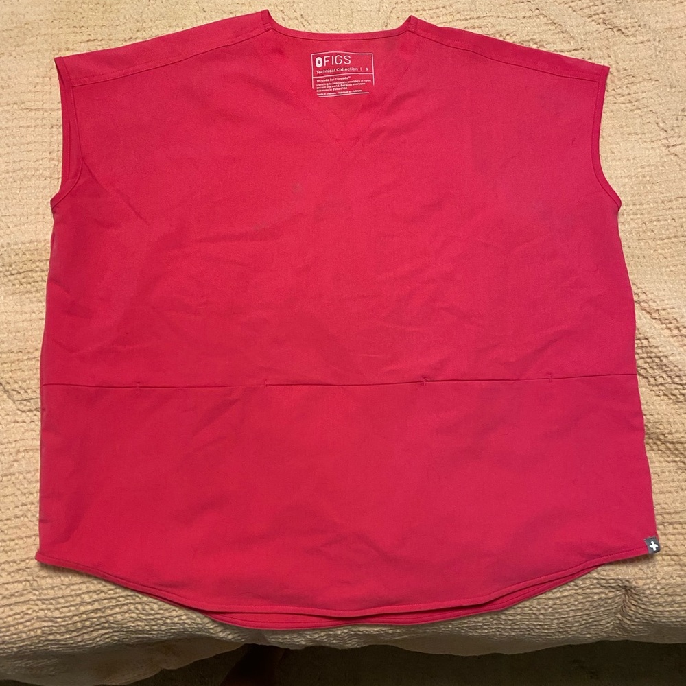 Figs rafaela v neck shocking pink